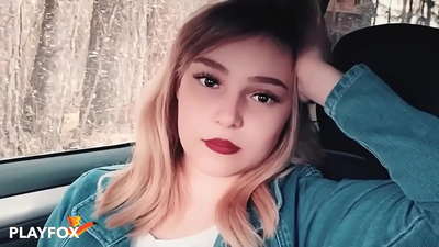 Seksual babe sevinclə endirim kartını udur